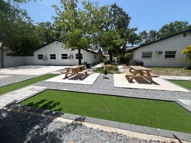 4513 W McElroy Ave in Tampa, FL - Foto de edificio - Building Photo