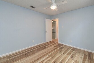 12054 Plumpoint Dr in Houston, TX - Building Photo - Building Photo