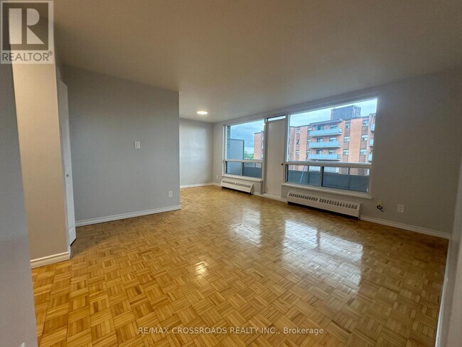 363 Lakeshore Rd E in Mississauga, ON - Building Photo - Building Photo