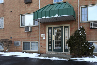 Madison Apartments in Lakewood, OH - Building Photo - Building Photo