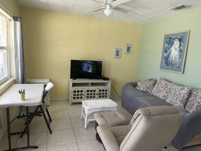 3727 S Atlantic Ave in Daytona Beach, FL - Building Photo - Building Photo
