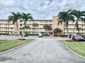 4014 Newcastle A in Boca Raton, FL - Building Photo