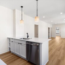 8018 Kercheval Ave in Detroit, MI - Building Photo - Building Photo