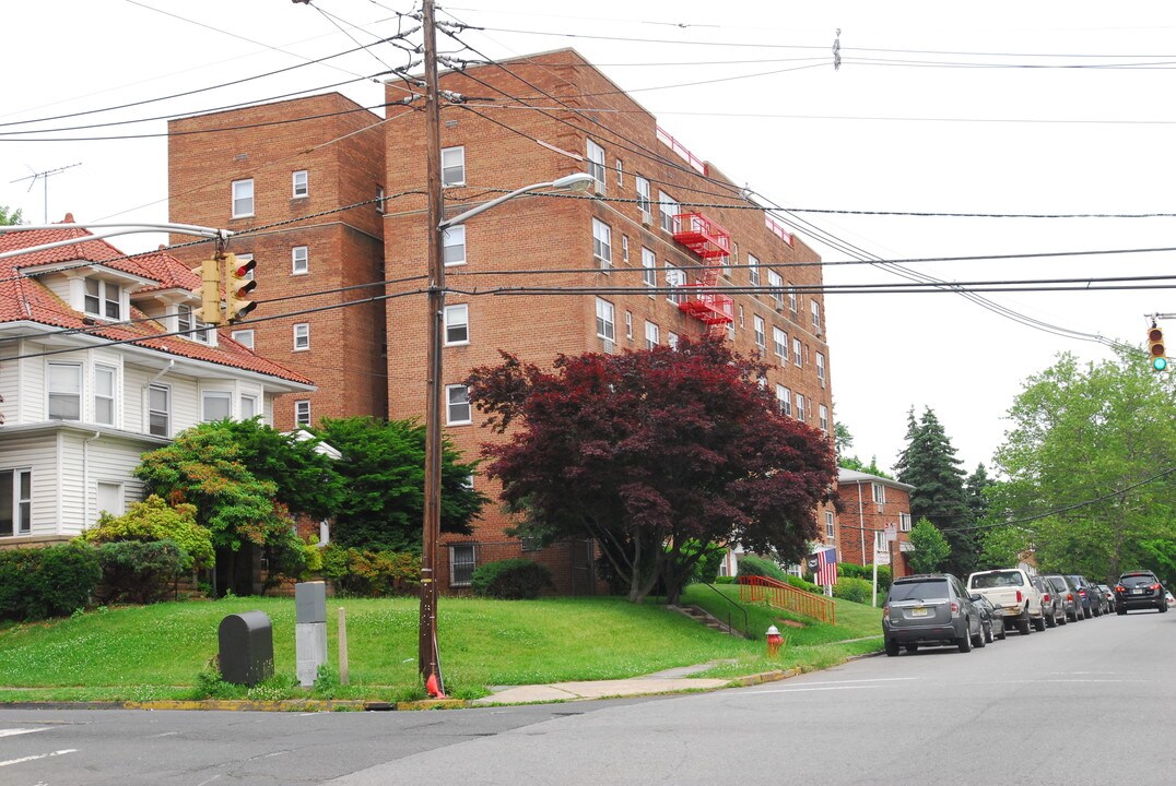 Cherry Hill Towers in Elizabeth, NJ - Building Photo