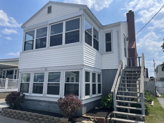 11 Tuttle Ave in Hampton, NH - Building Photo - Building Photo