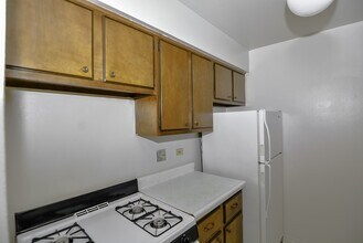 665 W Wrightwood, Unit 712 in Chicago, IL - Foto de edificio - Building Photo