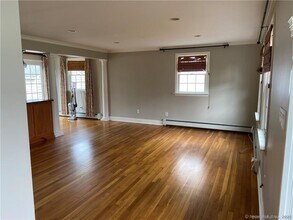 227 Partridge Ln in Fairfield, CT - Foto de edificio - Building Photo