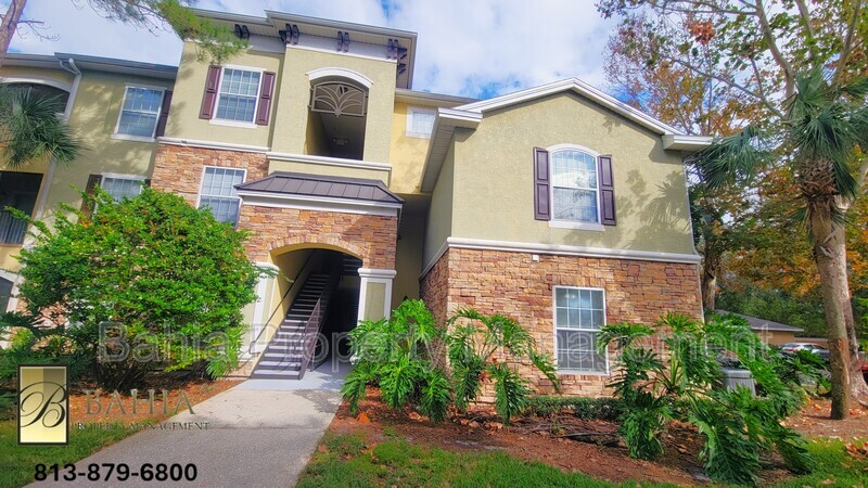 10205 Courtney Palms Blvd in Tampa, FL - Building Photo