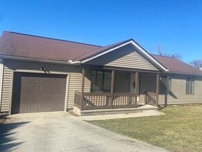 162 E Hillview Dr in Morgantown, WV - Building Photo - Building Photo