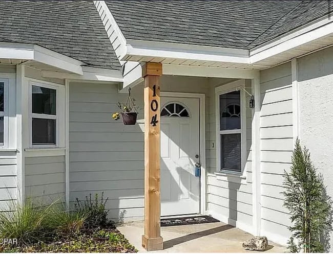 104 Oleander Cir in Panama City Beach, FL - Foto de edificio - Building Photo