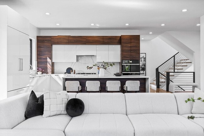 706 Saw Mill Brook Pkwy in Newton, MA - Building Photo - Building Photo