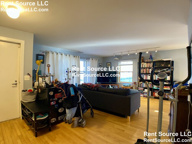 217 Thorndike St, Unit 110 in Cambridge, MA - Foto de edificio - Building Photo