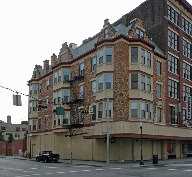 924 Elm St in Cincinnati, OH - Foto de edificio