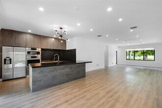 365 Fairway Dr in Miami Beach, FL - Building Photo - Building Photo