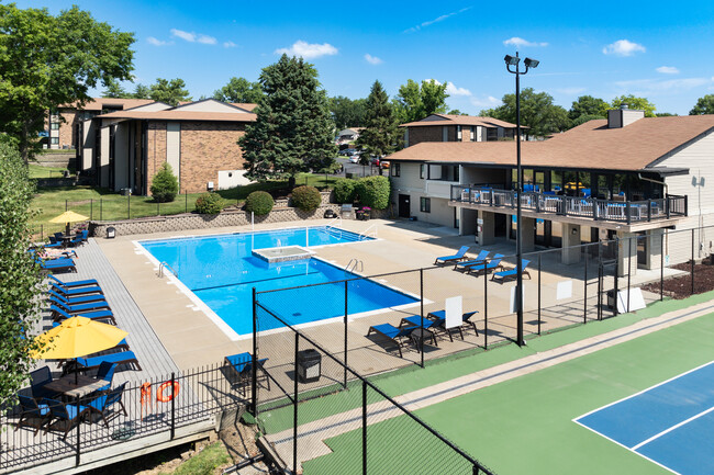 Whisper Hollow Apartments in Maryland Heights, MO - Building Photo - Building Photo