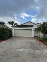 833 Greenleaf Cir in Vero Beach, FL - Building Photo