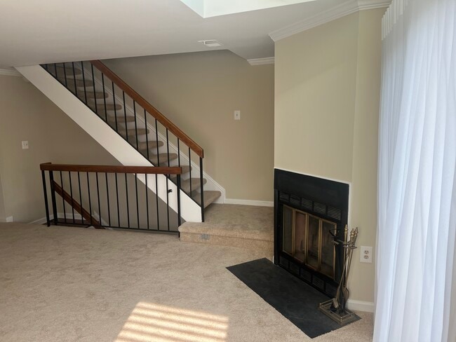 4351 Pembrook Village Dr in Alexandria, VA - Building Photo - Building Photo