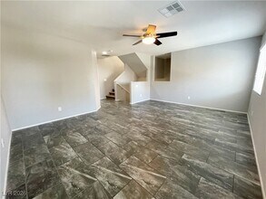 10520 Shiny Skies Dr in Las Vegas, NV - Foto de edificio - Building Photo