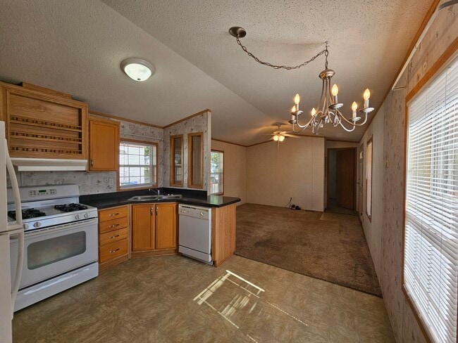 6 Orchard Grv in New Hartford, NY - Building Photo - Building Photo