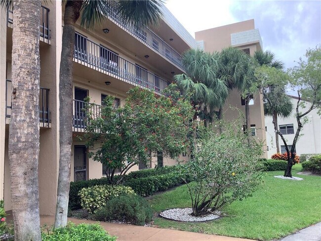 property at 4820 Lucerne Lakes Blvd W