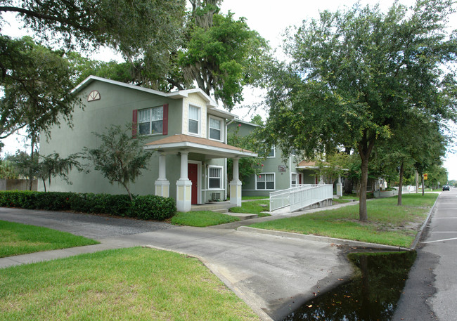 2790 1st Ave N in St. Petersburg, FL - Foto de edificio - Building Photo