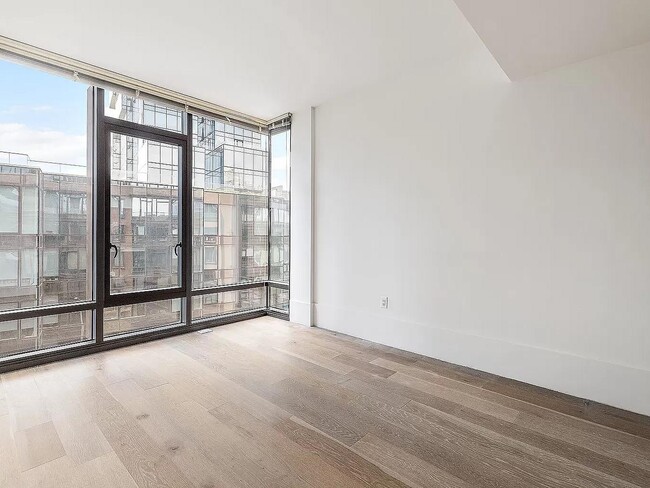 429 Kent Ave in Brooklyn, NY - Building Photo - Building Photo