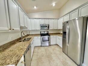 7102 Pond Cypress Ct in Naples, FL - Foto de edificio - Building Photo