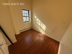 712 E 214th St in Bronx, NY - Building Photo - Building Photo