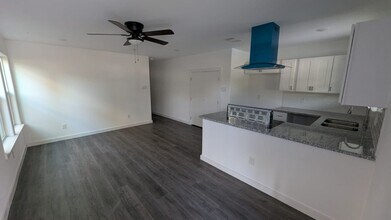 7613 Shotwell St in Houston, TX - Building Photo - Building Photo
