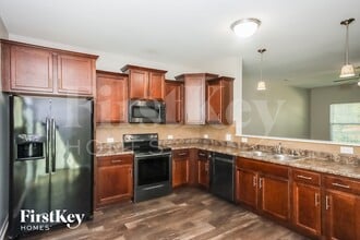 905 Little Dog Ln in Statesville, NC - Foto de edificio - Building Photo