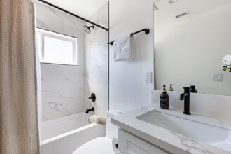 14169 Calvert St in Los Angeles, CA - Building Photo - Building Photo