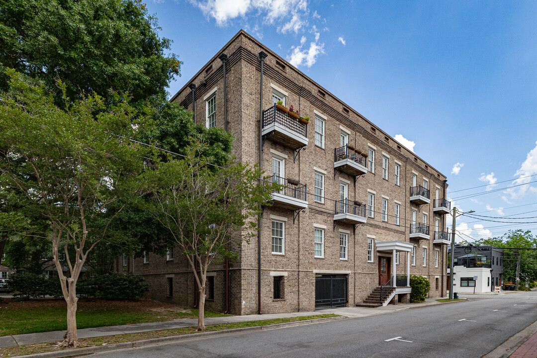 425 E McDonough St in Savannah, GA - Foto de edificio