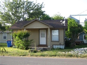 801 E M.L.K. Jr Blvd in Taylor, TX - Building Photo - Building Photo