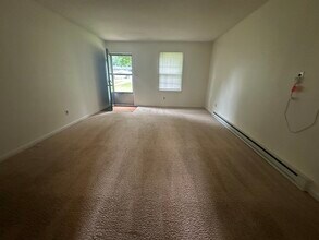 102 Robbins Ave, Unit 102B in Jamestown, NC - Building Photo - Building Photo