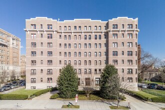 Brittany Condominium in Washington, DC - Foto de edificio - Building Photo