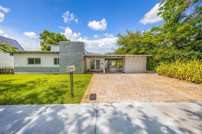 910 NE 81st St in Miami, FL - Building Photo - Building Photo