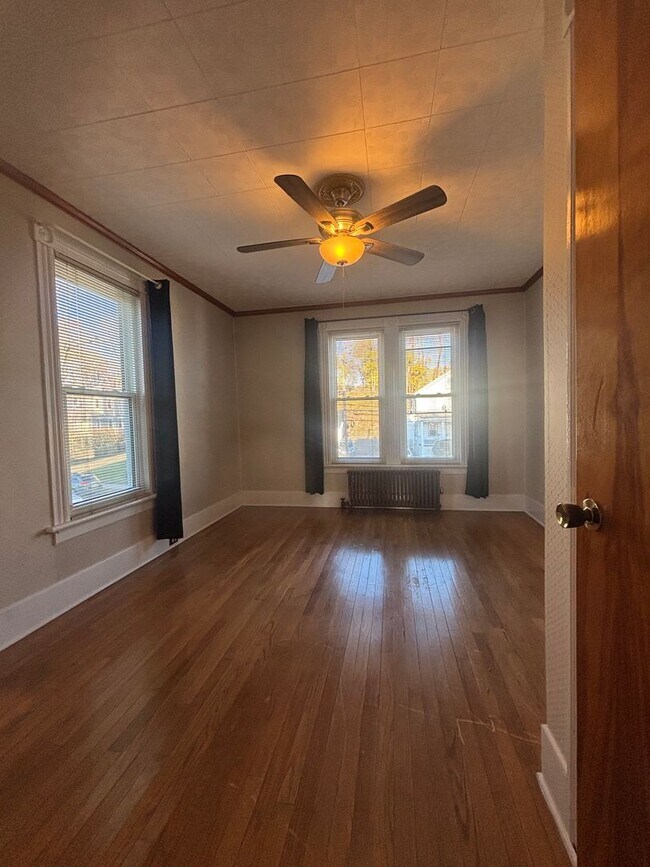 10 Town Hill Ave in Danbury, CT - Building Photo - Building Photo