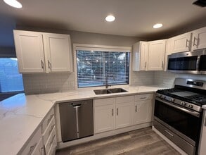 27037 111th Ct SE in Kent, WA - Building Photo - Building Photo