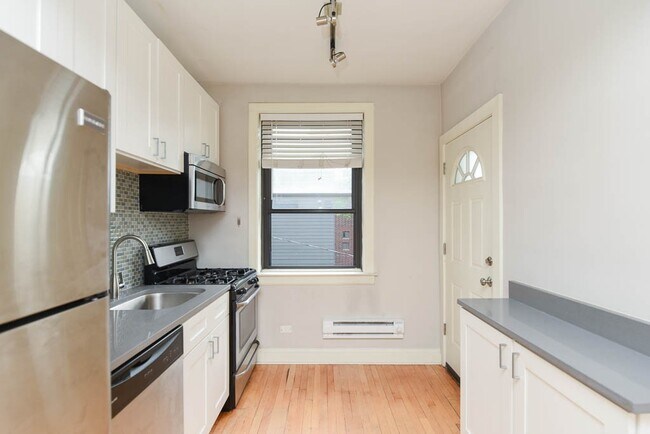 2328.5 N Rockwell St in Chicago, IL - Building Photo - Building Photo