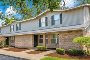 290 Bentwood Ct in Orange City, FL - Building Photo