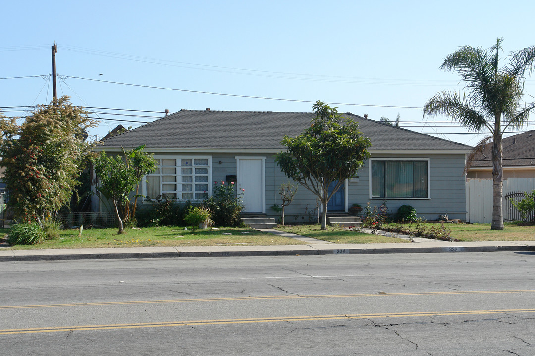 132-134 E Channel Islands Blvd in Oxnard, CA - Foto de edificio