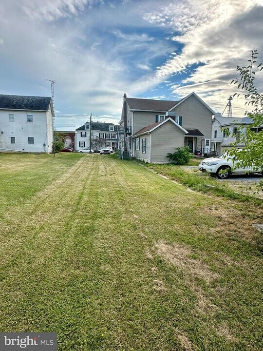 4576 Lemar Rd in Lemasters, PA - Building Photo