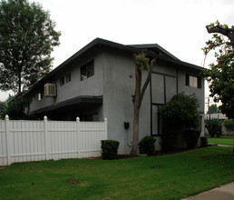 1034 W G St in Ontario, CA - Foto de edificio - Building Photo