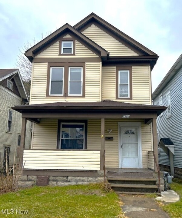 1303 Oregon Ave in Steubenville, OH - Building Photo