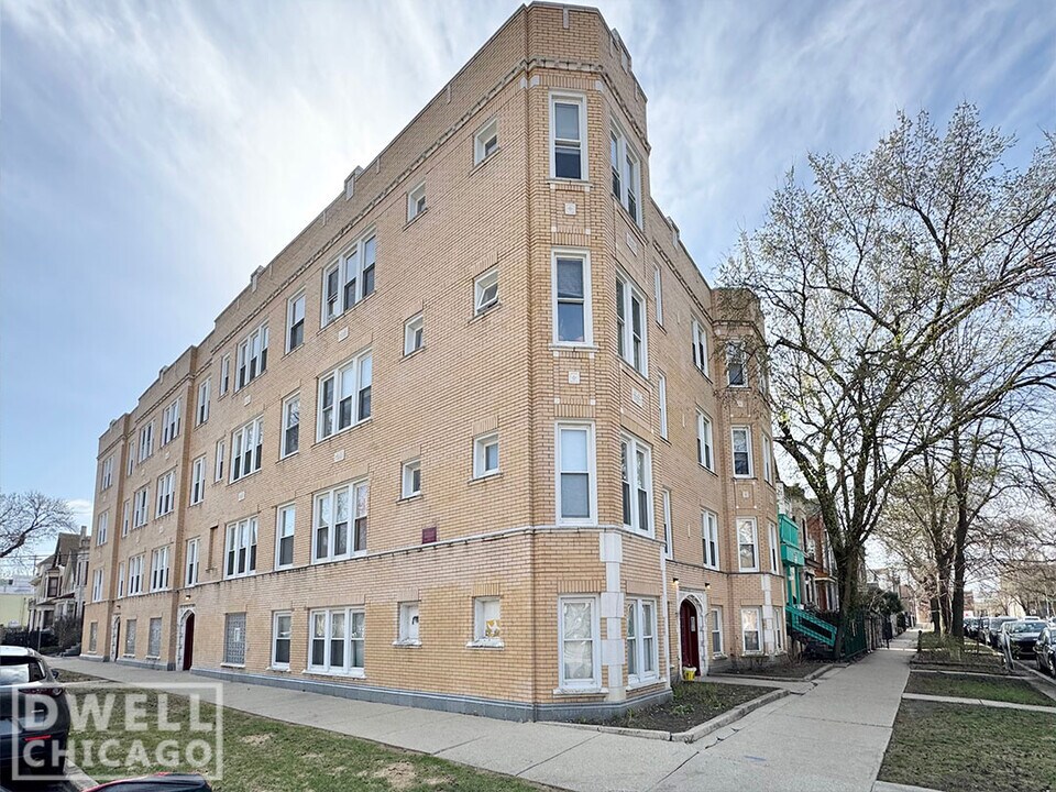 3229 W Dickens Ave, Unit 1 in Chicago, IL - Building Photo