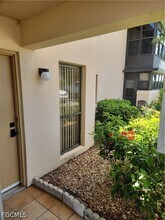 1064 Villa Dr in La Belle, FL - Foto de edificio - Building Photo