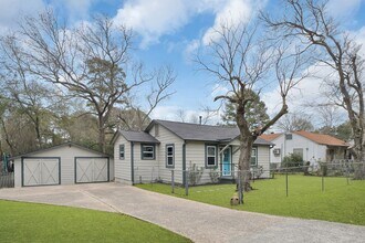 1017 Hazel Ave in Huntsville, TX - Building Photo - Building Photo