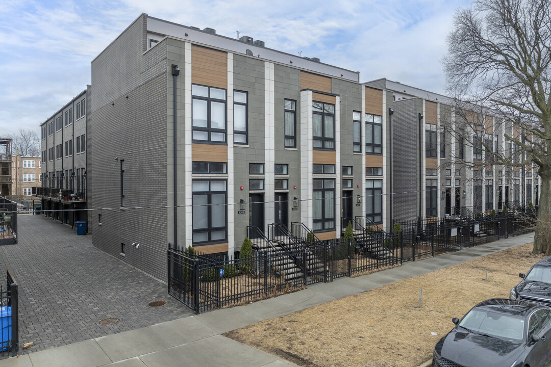 6201 S Ellis Ave in Chicago, IL - Building Photo