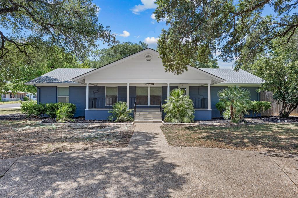 115 E Holland St in San Marcos, TX - Foto de edificio