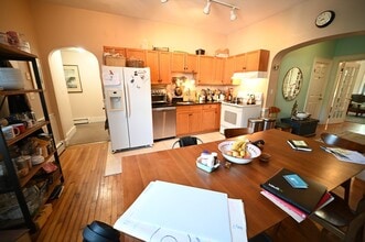 1722 Beacon St, Unit 1 in Brookline, MA - Building Photo - Building Photo